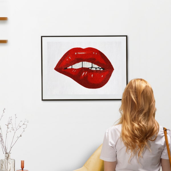 Kralen bijten lippen kunst aan de muur, kralen lippen decor, verleidelijke lippen, nerveuze lippen, aantrekkelijke lippen, sexy lippen wand decor, rode lippen, ondeugende lippen