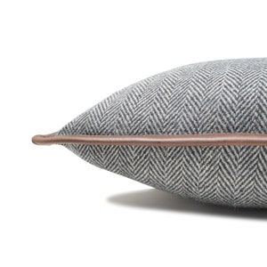 Sierkussenhoes van chevronwol met leren bekleding, leren bekleding kussensloop, grijze visgraatkussenhoes, leren wollen kussensloop