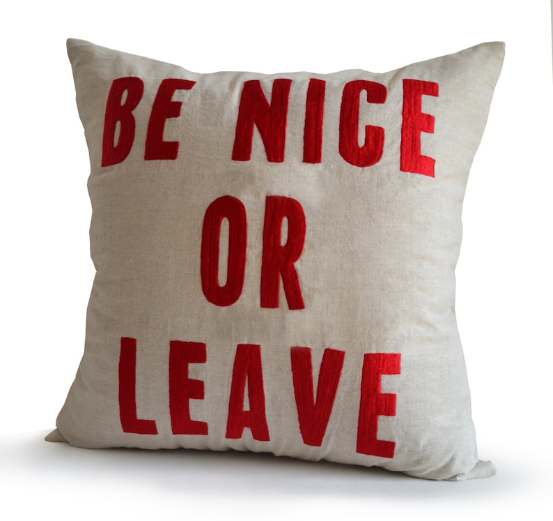 Être belle ou laisser housse de coussin, coussin avec Word, taie d’oreiller en lin, coussin brodé à la main, cadeaux pour elle, cadeaux Être belle ou laisser housse de coussin, coussin avec Word, taie d’oreiller en lin, coussin brodé à la main, cadeaux pour elle, cadeaux