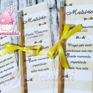 Cartoncino con matita personalizzata per Cresima modello API E FIORI, matita personalizzata, cartoncino segnaposto, ricordo prima Comunione