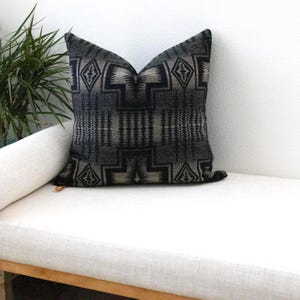 Fundas de almohada de lana negra Harding - Cojín con cremallera del suroeste americano, hecho a medida en EE. UU.