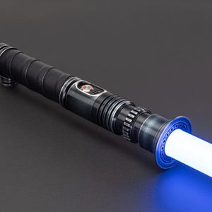 Defender Mk2 Eco Weathered (Inlindad), Välj Stunt RGB, Xeno V3 RGB eller Xeno V3 Pixel, taggar Star Wars Jedi Sith Mandalorian Lightsaber bild 1