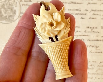 Antique Carved Bone Flower Pendant - Narcissus/Tete A Tete - Victorian/Edwardian.