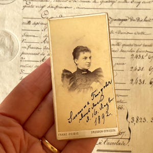 Antique Cabinet Card Photo Of A Young Lady - Sepia Photograph - Victorian/1800&#39;s.