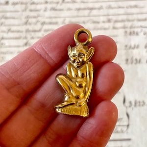 Llavero/Amuleto de la suerte vintage de Devon con forma de duende/piskie/hada - Amuleto de latón para la buena suerte.