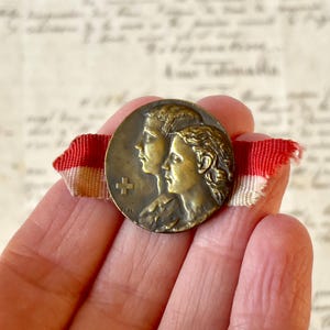 Vintage Swiss Pin/Badge/Pinback - Le Repuis Grandson I.VIII. 1949 - Circa 1940&#39;s.