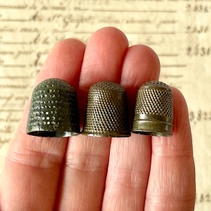 Antieke vingerhoeden x 3 - Metaaldetectievondsten - middeleeuws tot vintage.