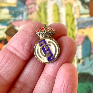 Vintage Real Madrid Football/Soccer Club Badge/Pinback - Enamel Badge - Mid-Late 20th Century.