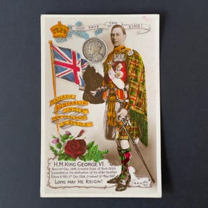 Insigne vintage du roi George VI et de la reine Elizabeth/clous de revers + carte postale - Couronnement de 1937 - Commémorative royale/Souvenir royal.