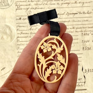 Vintage Art Deco Flower Pendant Pin - Celluloid & Ribbon - Circa 1920&#39;s-1930&#39;s.