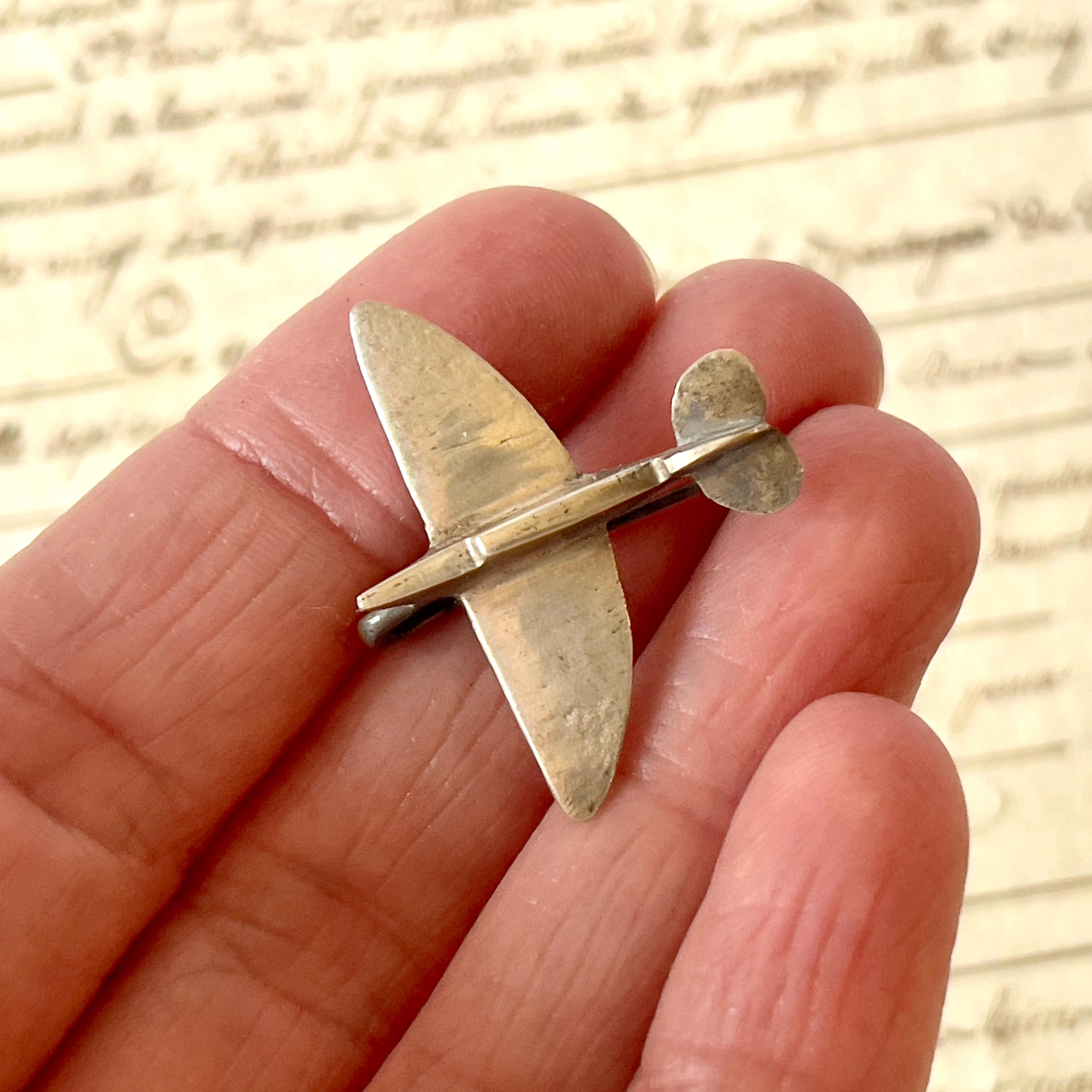 航空機・ヘリコプター ANTIQUES VINTAGE OLD BROOCH AIRCRAFT WW2 WW2 Silver Fighter Aircraft Sweetheart Brooch – Butter Lane