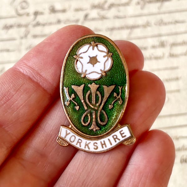 Vintage Women's Institute Badge/Pin - Enamel Badge/Enamel Pin - WI/Home Front - Circa 1940's.