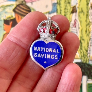 Vintage 'National Savings' Badge/Pin - Enamel Badge - WWII Era - Circa 1940's.