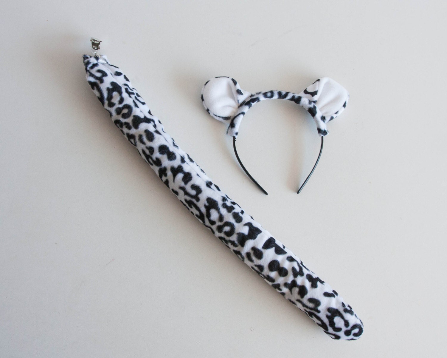  El juego de disfraz de leopardo incluye traje de gato, diadema  de orejas de gato de leopardo, collar, calcomanías faciales temporales de  leopardo para mujer (talla L) : Ropa, Zapatos y