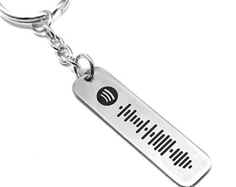 Keychain with personalized Spotify code engraved on sterling silver plate, Scan and play with the Spotify app