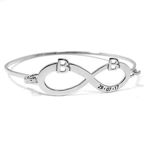 Handgemaakte gepersonaliseerde infinity-armband, armband met infinity, monogrammen en datum op sterlingzilver
