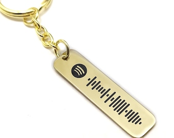 Keychain with personalized Spotify code engraved on brass plate, Scan and play with the Spotify app