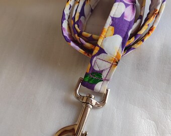 Smycz dla psa Purple Plumeria – ręcznie robiona, nylonowa smycz o długości 5 stóp