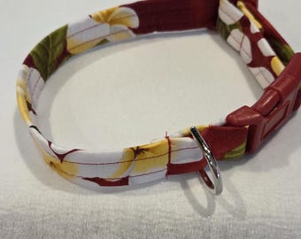 Custom Hawaiian Plumeria-halsband: rode bloemenstof