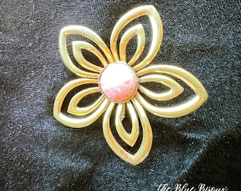 Vintage Flower Pin | Buttonhole Flower Brooch | Spring bar clasp pin