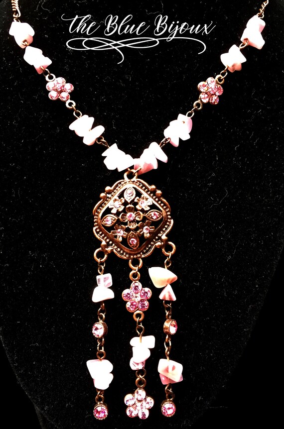 Collier Plaqué Or Avec Pierres Roses - Bijou Occasion Coloré - Style Romantique Et Vintage