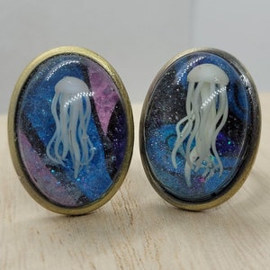 Jellyfish glitter resin ring- large copper statement cocktail ring- oval 18x25mm- slightly adjustable- handmade jewelry- unisex- gift idea