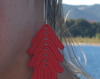 Lace leaf earrings in crochet