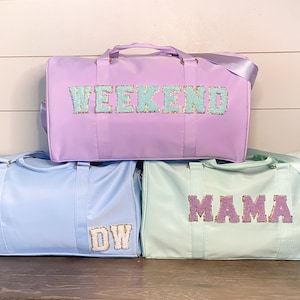 Bolsa de Nylon Personalizada, Bolsa de Carta Universitária Personalizada, Bolsa de Viagem Colorida com Patches, Bolsa de Fim de Semana, Presente de Madrinha, Bolsa para Pernoite