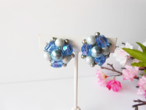 Vintage 1950's Blue Earrings, Blue Bead Cluster S… - image 5