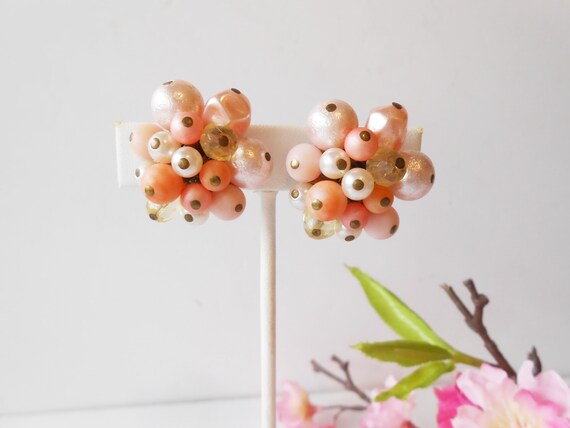 1950s Pink Bead Earrings, Vintage Pink Clip-On Ea… - image 1