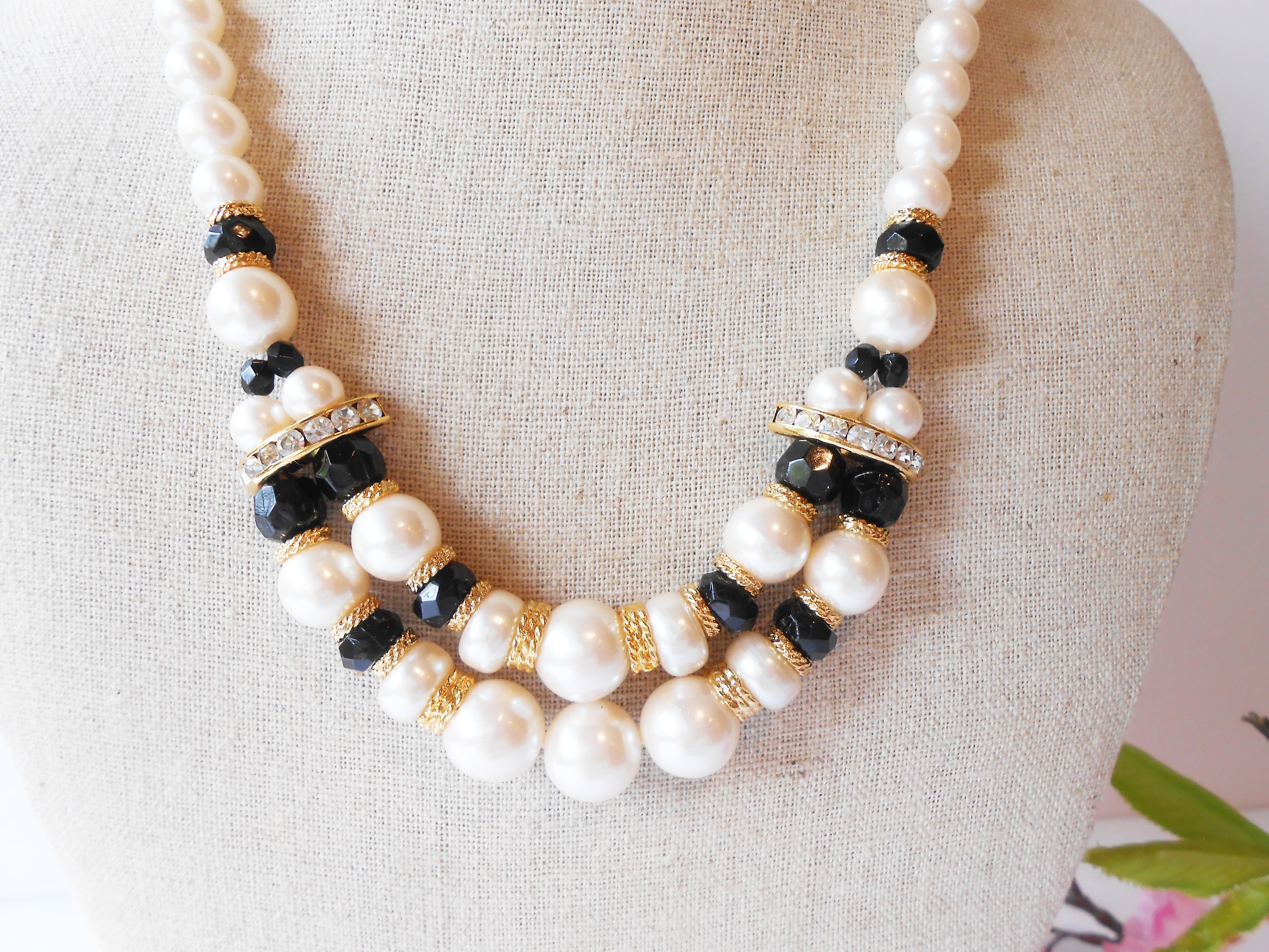 Vintage The Limited pearl and black beads belt/necklace with matching earrings. Vintage Faux Pearl and Black Beaded Necklace and Earrings  main image 4