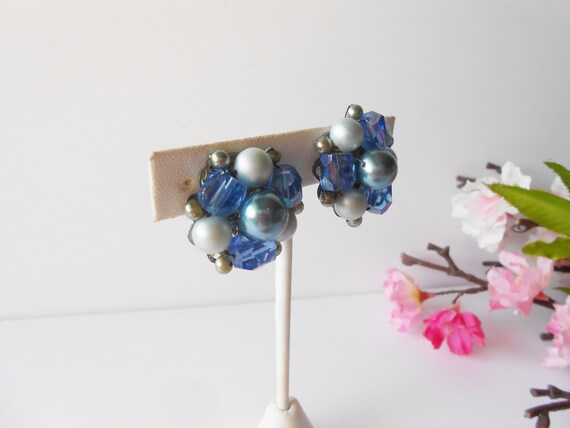 Vintage 1950's Blue Earrings, Blue Bead Cluster S… - image 4