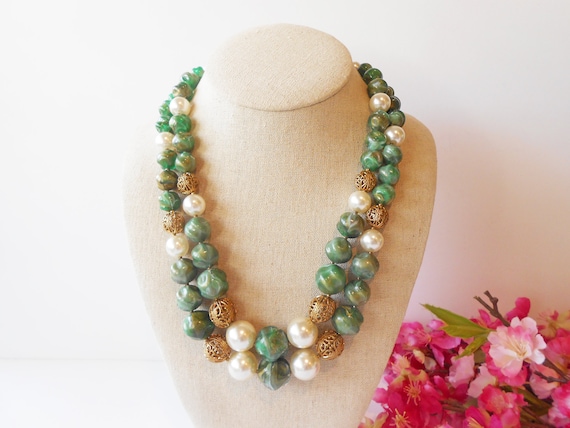 Green beads shop gold necklace