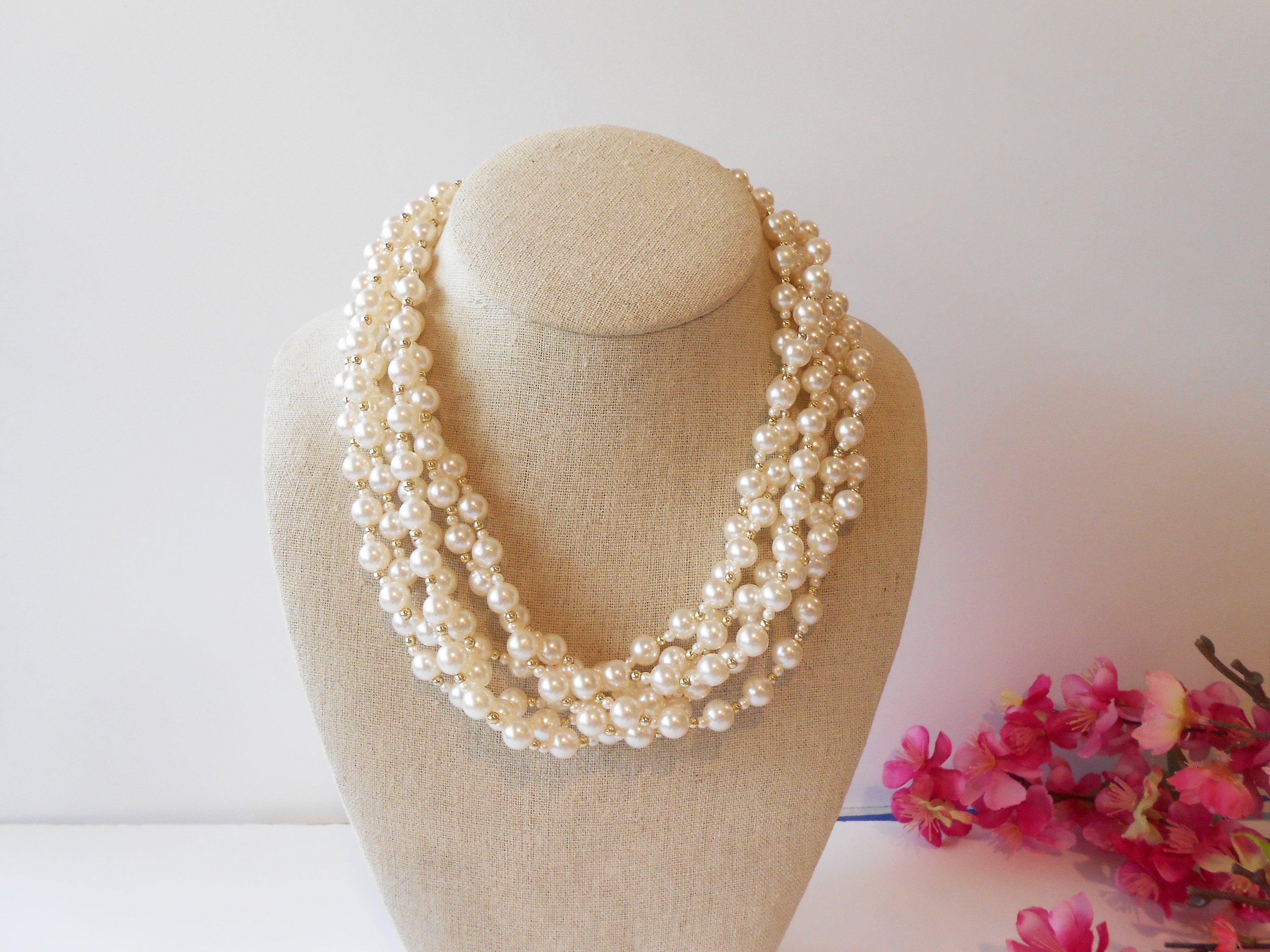 Collar de perlas de varios hilos, perlas de seis hilos, perlas de 8 mm,  regalo para ella, acento de cuentas de oro - Etsy México, image size:3000x2250