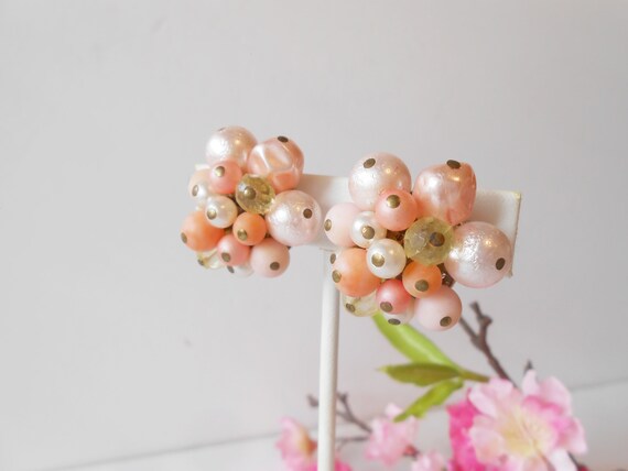 1950s Pink Bead Earrings, Vintage Pink Clip-On Ea… - image 2