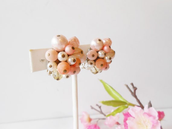 1950s Pink Bead Earrings, Vintage Pink Clip-On Ea… - image 5