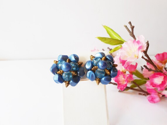 Vintage 50s Blue Bead Clip On Earrings, Blue Pear… - image 9