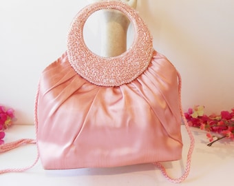 Bolso de noche de tafetán rosa con asa abalorios.