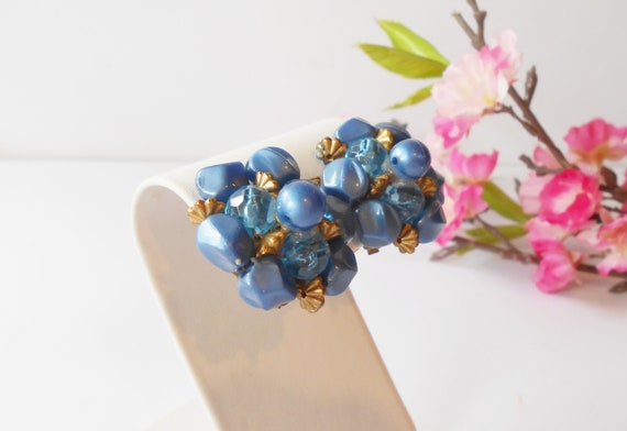 Vintage 50s Blue Bead Clip On Earrings, Blue Pear… - image 4