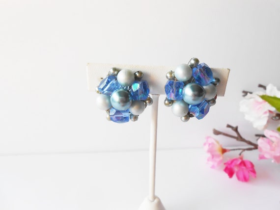 Vintage 1950's Blue Earrings, Blue Bead Cluster S… - image 2