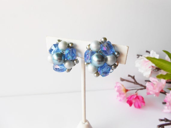 Vintage 1950's Blue Earrings, Blue Bead Cluster S… - image 3