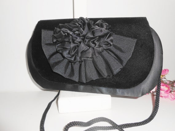 Kooreloo - The Mini Mediterraneo Clutch - Black Velvet – Sunni Spencer,  Après Sea