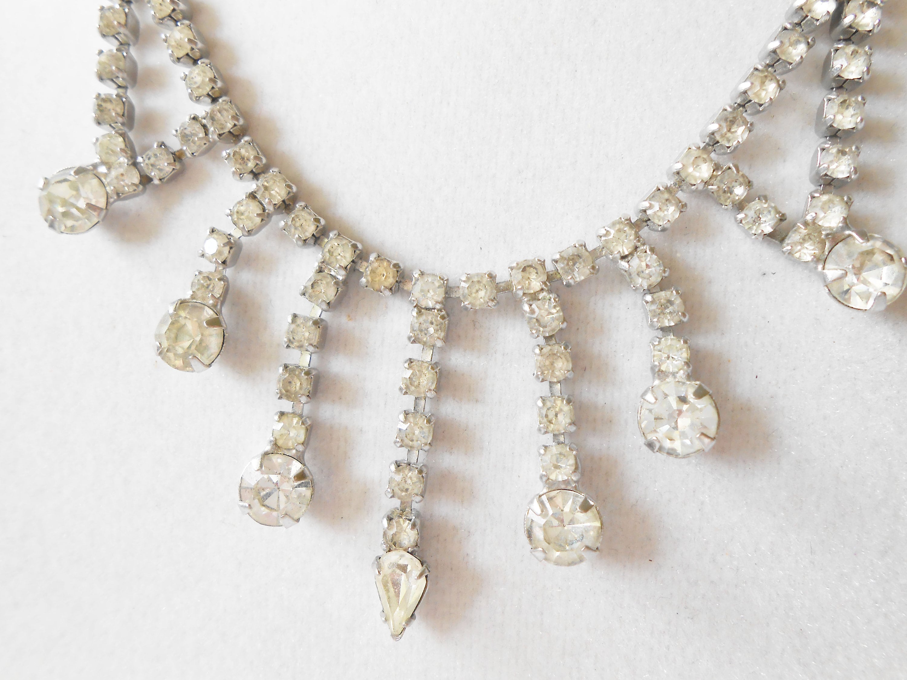 ◆VINTAGE HOLLYWOOD◆ Ornament Drop Necklace VH249ONE002M 1950's Rhinestone Necklace, Glamorous Rhinestone Drop