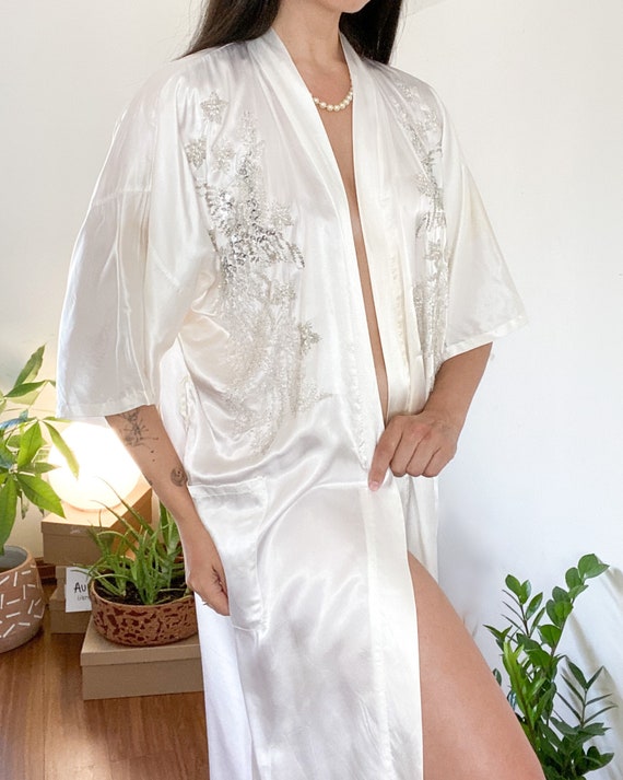 Vintage White/Silver Satin Pearl Embellished Chine