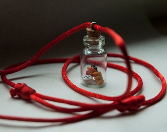 B es para Basquiat (I Love B) en un colgante de botella diminuta