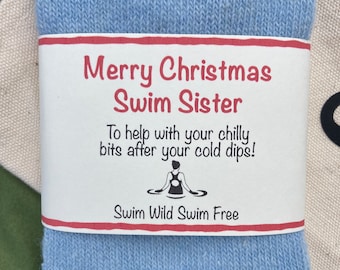 Calzini natalizi da regalare - Per la tua amica o compagna di nuoto. Nuoto in acque libere, nuotatore all'aperto, nuotatore in acque fredde - Calzini super comodi da regalare