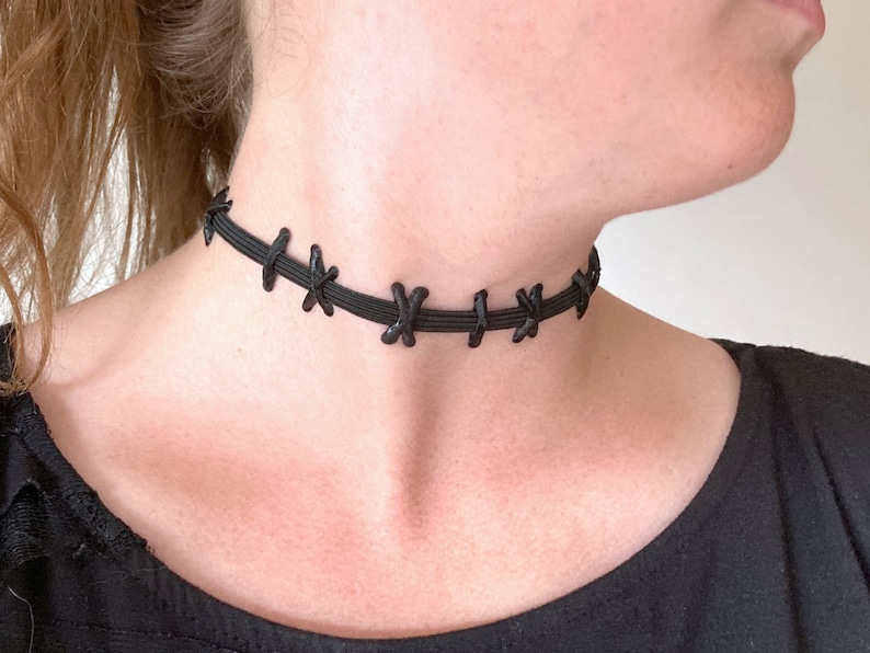 Wearing elastic stretchy stitched neck choker