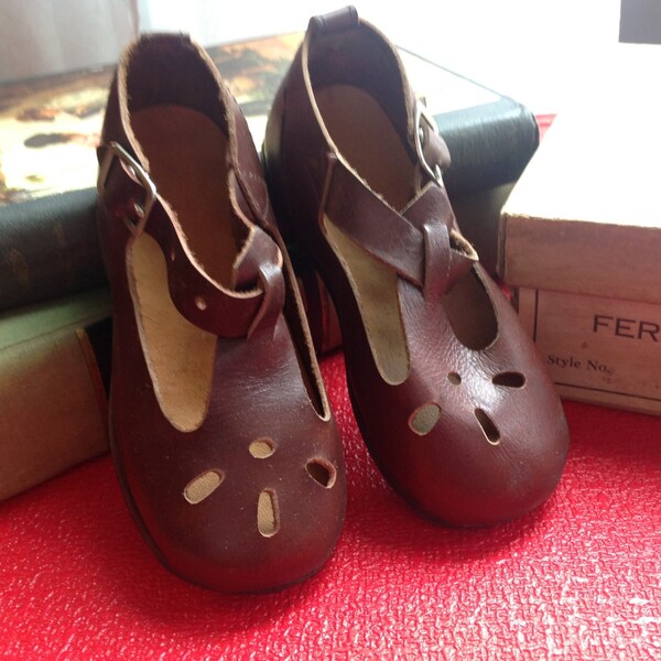 Antique 1910s Edwardian Victorian Childrens Shoes Mary Janes Vintage Photo Prop Doll Original Box Never Wore Ferndale Brown Leather