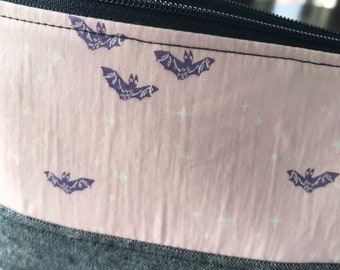 Pink bats Halloween makeup zipper pouch