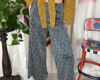 Vintage 70s Blue Gold Paisley Wide Leg Pants - High Waist Patterned Trousers Bohemian Hippie